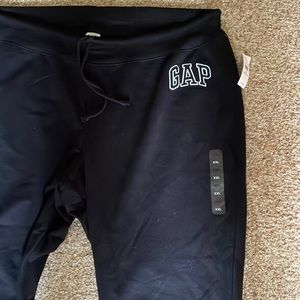 NWT Gap joggers -black